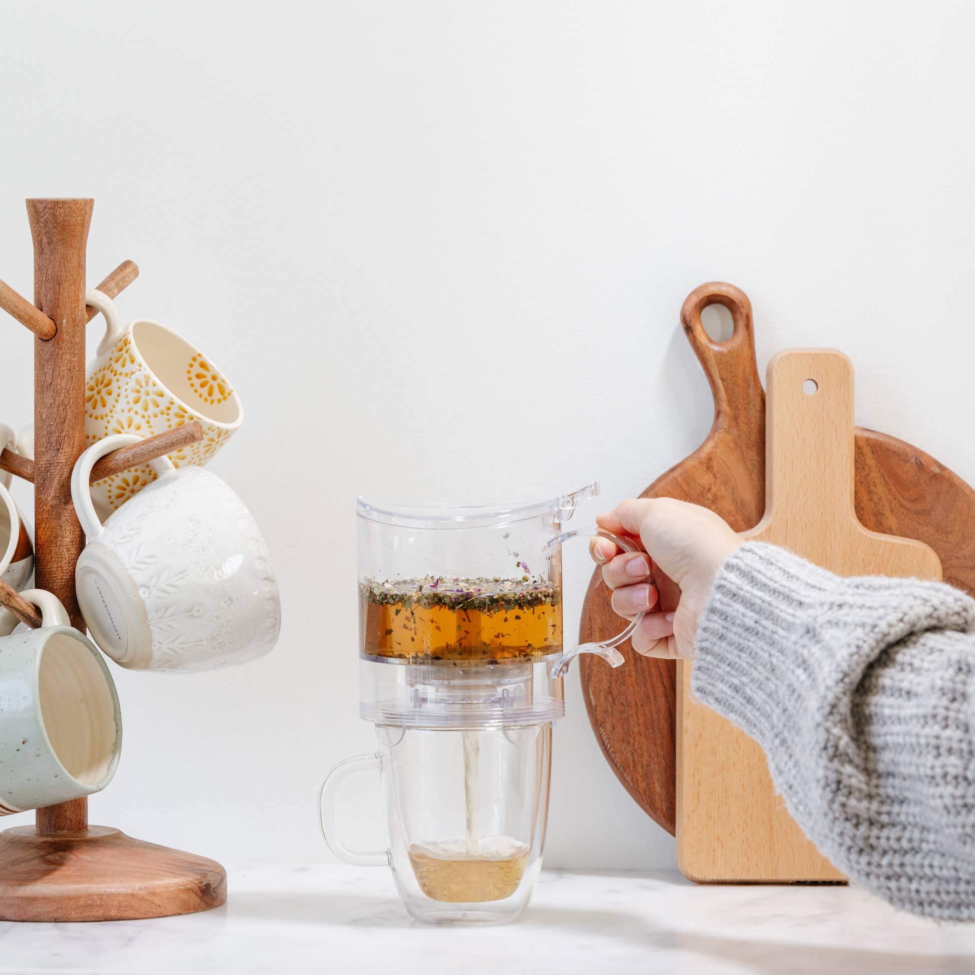sips by loose leaf tea maker lifestyle image